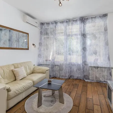 Διαμέρισμα Cozy In With Wifi *